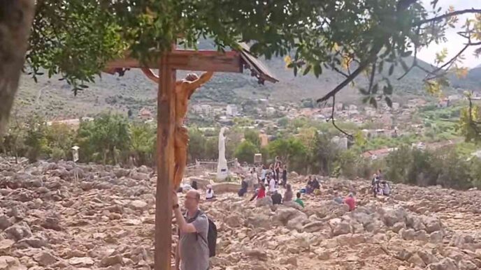 Molti di noi sono abituati a ringraziare Dio nei momenti di tranquillità, quando tutto sembra andare per il verso giusto. La pace e la serenità diventano il terreno fertile per la gratitudine. Ma cosa succede quando la tempesta arriva, quando la vita cambia improvvisamente direzione e ci sorprende con difficoltà inaspettate