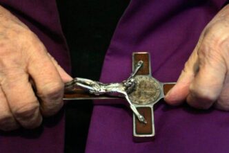 Dal 14 al 20 giugno, a Sacrofano, il Corso di base dell'AIE per neoesorcisti: formazione pratica e teorica sul ministero degli esorcismi. Un'opportunità imperdibile.