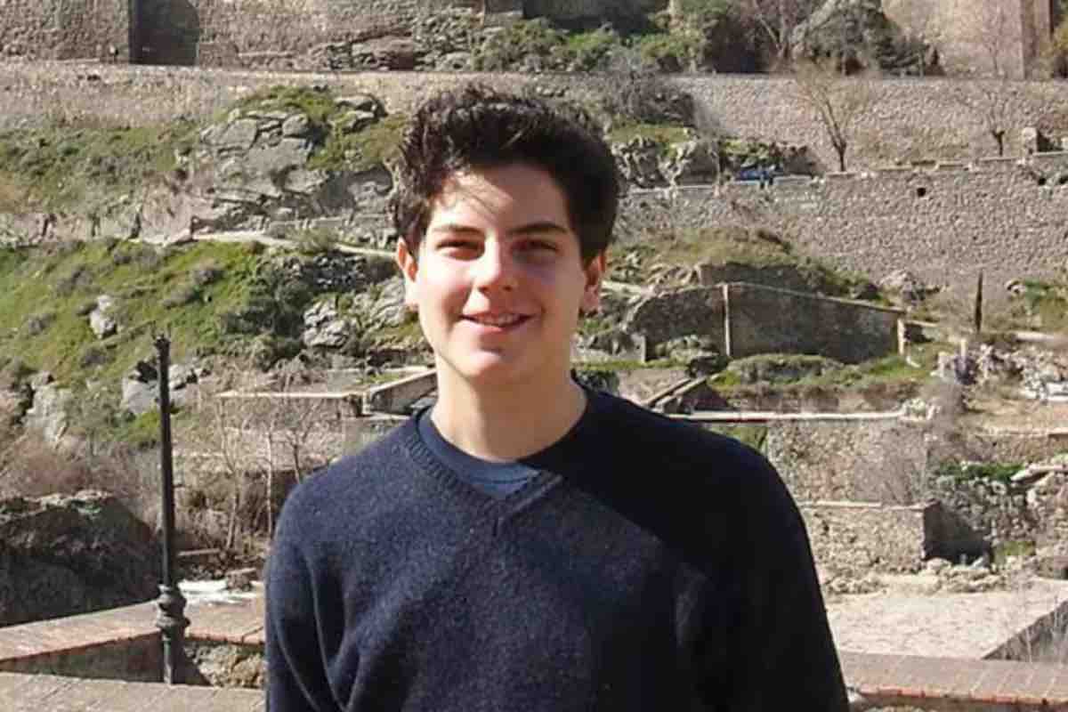 Viene citato spesso Carlo Acutis. Anche lui giocava ai videogiochi. Non li ha rifiutati. Ma li teneva al loro posto. Un’ora alla settimana. Non di più