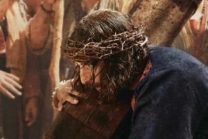 La nuova stagione di The Chosen entra nel cuore del Venerdì Santo. Non più solo il racconto, ma il peso reale di quelle ore. E qualcosa cambia anche per chi guarda.