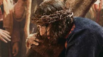 La nuova stagione di The Chosen entra nel cuore del Venerdì Santo. Non più solo il racconto, ma il peso reale di quelle ore. E qualcosa cambia anche per chi guarda.