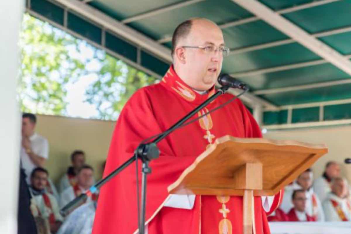Ogni decina ci invita a entrare in momenti chiave della salvezza: dalla Natività alla Passione, dalla Resurrezione alla Gloria. È un cammino che ci accompagna e ci rende partecipi della vita di Gesù