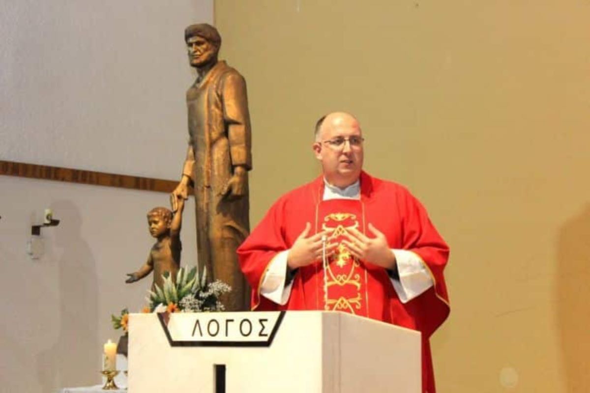 Padre Pio ci insegnava a non fuggire dalle difficoltà, ma a mettere nelle mani di Maria la nostra sofferenza, a riconoscere che, seppur nella lotta, non siamo mai soli.