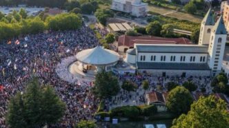 La fede cristiana non si esaurisce nell’adempimento dei riti religiosi. Non si limita alla partecipazione alla messa, alla recita delle preghiere o alla celebrazione dei sacramenti