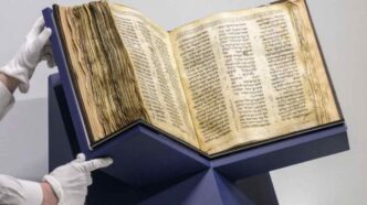 Un antico manoscritto, smembrato secoli fa e disperso in tutta Europa, torna a parlare grazie a tecniche moderne. Non aggiunge nuovi contenuti alla Scrittura, ma aiuta a capire come è stata custodita e tramandata nel tempo.