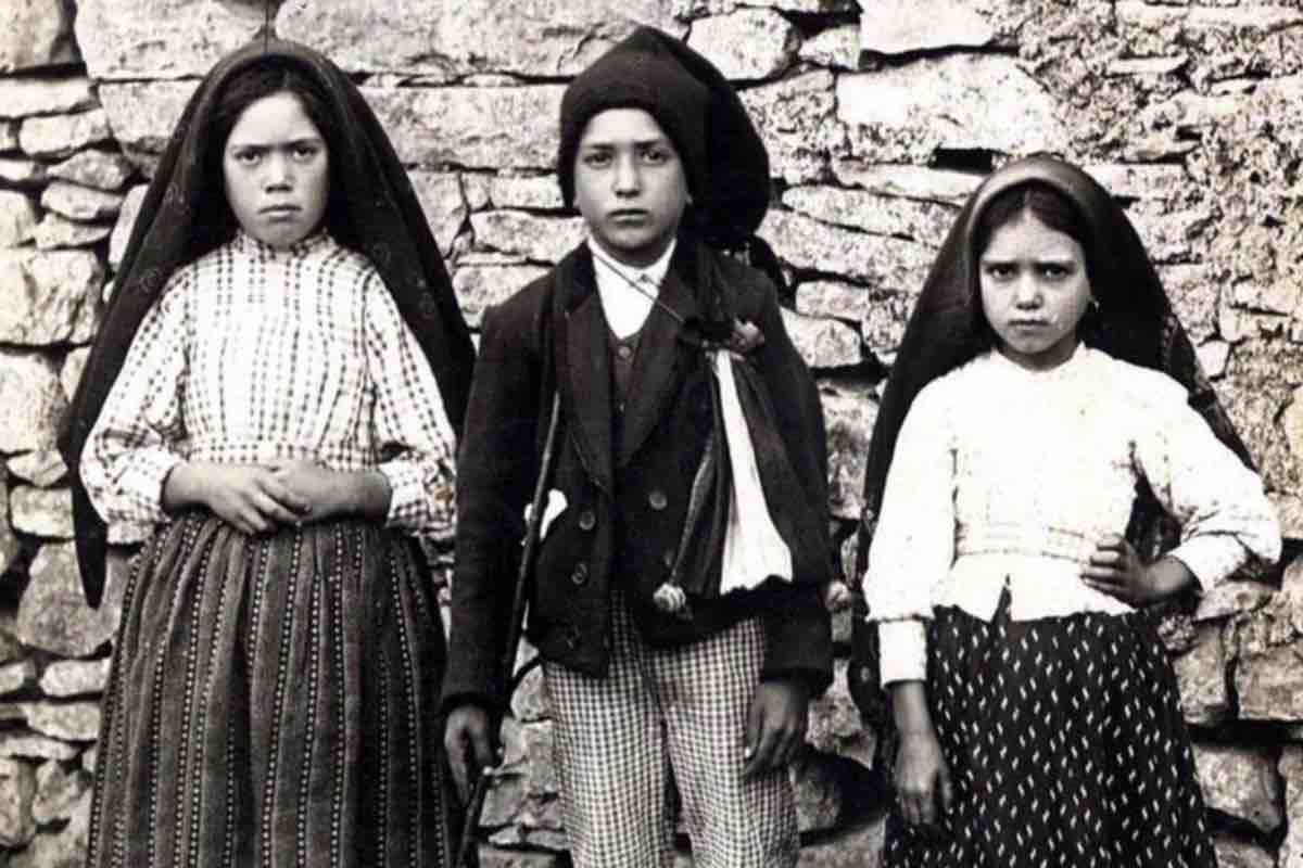 sacrificarsi per la conversione dei peccatori. Un richiamo a prendere su di sé il dolore e le difficoltà della vita quotidiana come atti di riparazione per i peccati che offendono Dio