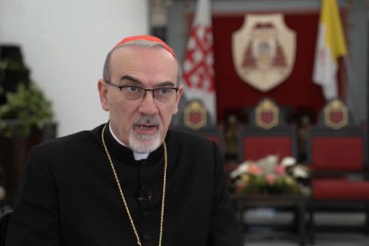 Il patriarca latino, Pierbattista Pizzaballa, ha usato parole dure. Non capita spesso. Ha parlato di un clima di odio che si diffonde nei gesti quotidiani. Non solo nei grandi eventi, ma nelle piccole cose