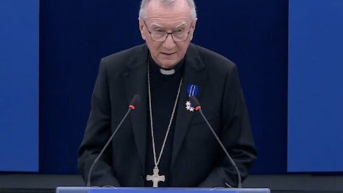 Cardinale Pietro Parolin durante la cerimonia dell'Ordine Europeo al Merito a Strasburgo