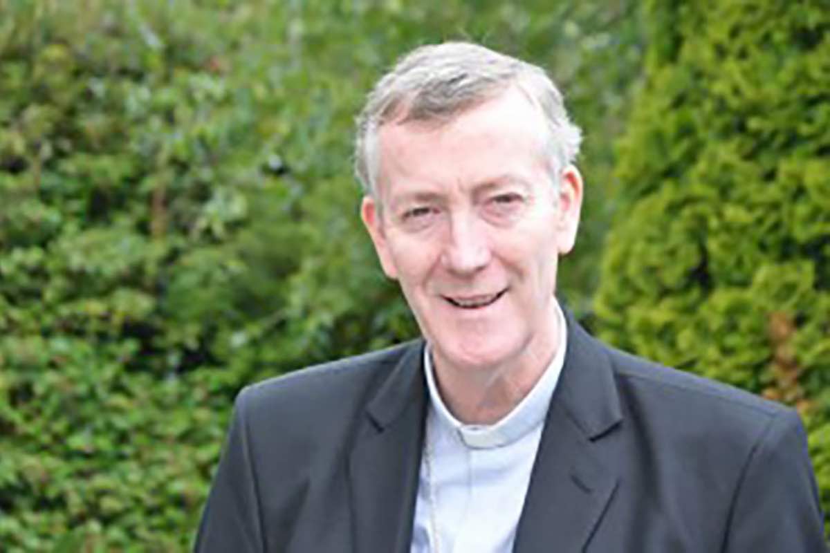 Per questo il vescovo Nulty ha parlato di un tema che riguarda pure la politica pubblica e non soltanto la religione. Ha chiesto investimenti e sostegno concreto alle famiglie, sostenendo che il problema non può essere lasciato soltanto alla sfera privata.