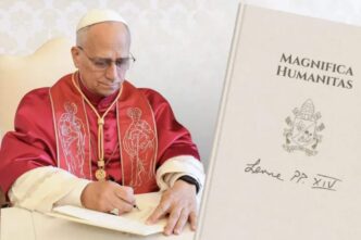 Papa Leone XIV durante la presentazione dell’enciclica Magnifica Humanitas