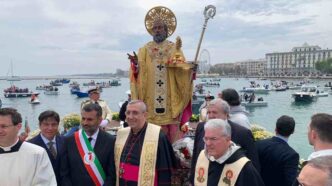 Il 9 maggio non ricorda la nascita del santo né la sua morte. Ricorda un viaggio rischioso compiuto quasi mille anni fa e l’arrivo di quelle reliquie che cambiarono per sempre il destino della città.