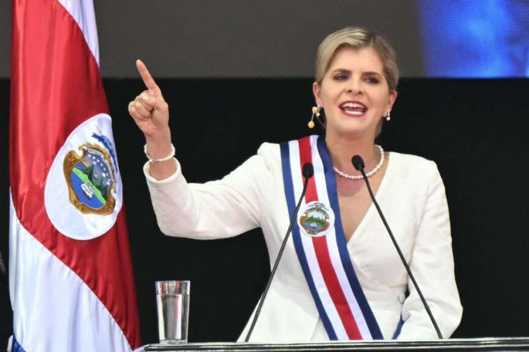 la nuova leader del Paese ha deciso di consacrare la sua carica alla Vergine de los Ángeles, la patrona nazionale