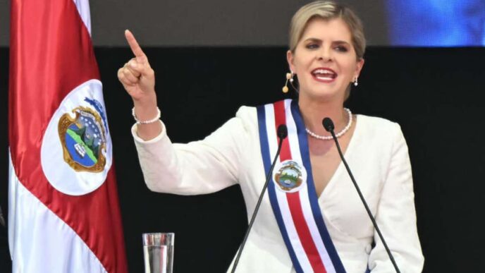 la nuova leader del Paese ha deciso di consacrare la sua carica alla Vergine de los Ángeles, la patrona nazionale