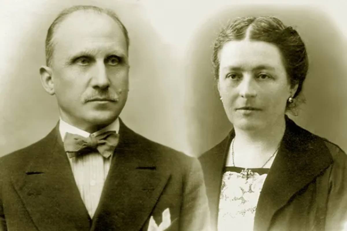 Con Luigi Beltrame Quattrocchi si entra in un contesto più vicino alla vita ordinaria. I figli hanno seguito strade diverse, ma tutte radicate nella fede. Tra loro ci sono don Filippo e don Cesare, entrambi sacerdoti, e suor Paola. Enrichetta Beltrame Quattrocchi ha vissuto la sua vocazione nel mondo. Non tutti sono canonizzati, ma la direzione è chiara.