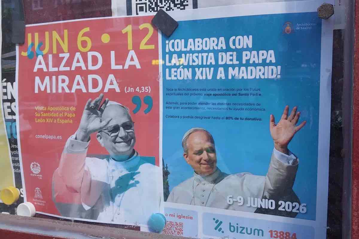 Manifesti che annunciano la visita ufficiale del Papa in Spagna