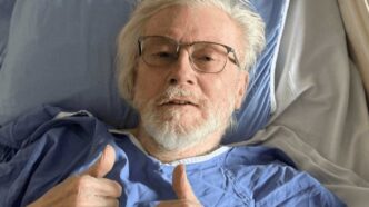 padre Larry Holland, sacerdote 79enne di Vancouver. Ricoverato dopo una caduta in bagno che gli ha causato una frattura all'anca, il religioso si è visto proporre l’eutanasia due volte durante il suo soggiorno ospedaliero
