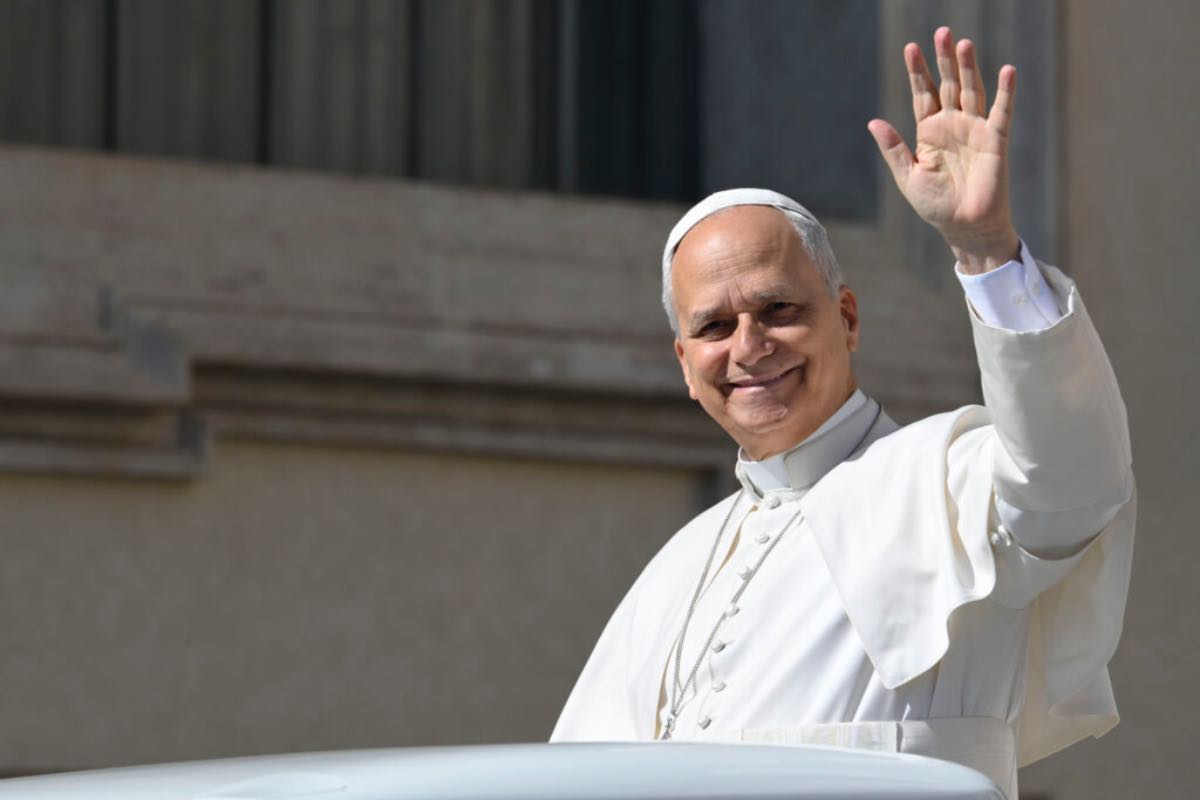 Dietro le quinte il viaggio sarebbe stato preparato anche attraverso contatti politici e diplomatici. Il presidente Emmanuel Macron avrebbe espresso il proprio sostegno durante una visita in Vaticano ad aprile