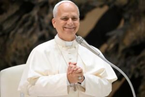 Papa Leone XIV durante un incontro ufficiale in Vaticano