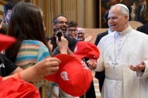 Circa 600 ragazzi dell’Arcidiocesi di Genova hanno incontrato il Papa nell’Aula delle Benedizioni