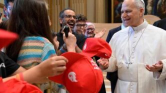 Circa 600 ragazzi dell’Arcidiocesi di Genova hanno incontrato il Papa nell’Aula delle Benedizioni