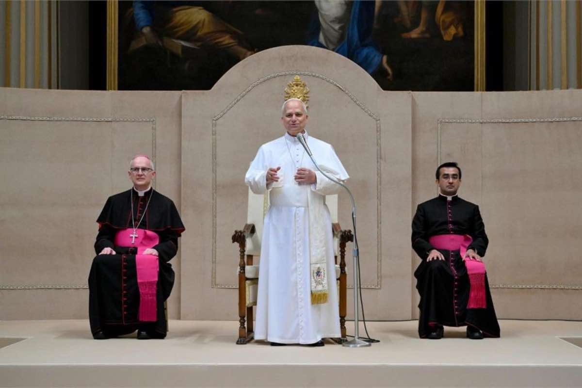 Alcuni ragazzi, dopo aver ricevuto il Sacramento, si allontanano dalla parrocchia. Il Papa ha invitato a non lasciarsi trasportare dalla superficialità delle emozioni del momento, ma a continuare a essere discepoli fedeli