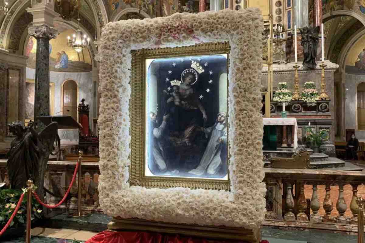 La visita a Pompei, famosa per il suo santuario mariano, e a Napoli, città di tradizioni religiose radicate, è un’occasione per il Papa di pregare insieme alla comunità