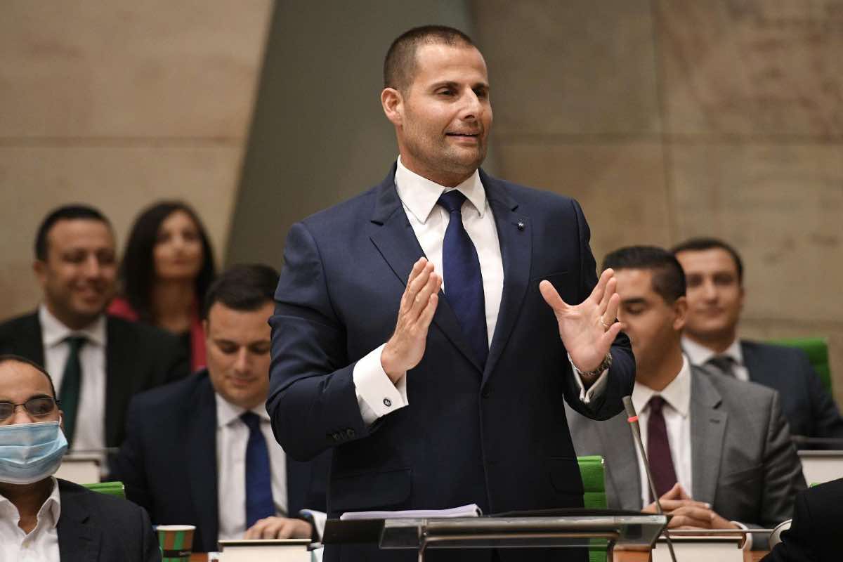 Primo ministro Robert Abela durante un comizio elettorale a Malta