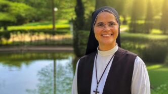 Una giornata di mare si trasforma in tragedia. Suor Nadir Santos da Silva, carmelitana brasiliana, si getta tra le onde per salvare tre consorelle in difficoltà.