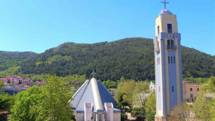 Durante la Messa, uno dei diplomati ha preso la parola, ringraziando insegnanti, familiari e tutti coloro che lo hanno accompagnato in un cammino che, pur facendo parte di un percorso umano, diventa anche una testimonianza di fede e di dedizione