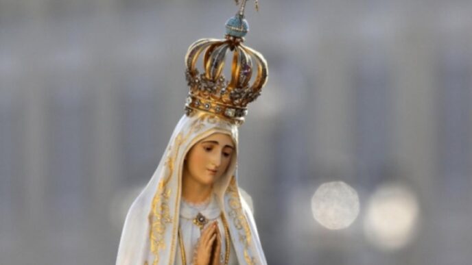 Il 13 maggio ci ricorda una delle figure più potenti della tradizione cattolica: Nostra Signora di Fatima