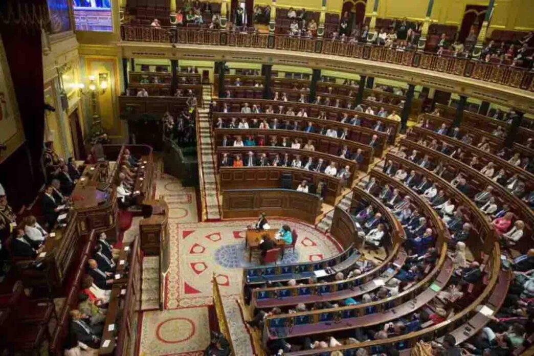 Il Parlamento spagnolo accelera la riforma sull'eutanasia pochi giorni dopo il discorso pro-life di Leone XIV ai parlamentari di Madrid.