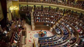 Il Parlamento spagnolo accelera la riforma sull'eutanasia pochi giorni dopo il discorso pro-life di Leone XIV ai parlamentari di Madrid.