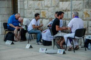 Sulla confessione cattolica circolano ancora oggi diversi miti: ecco alcuni equivoci comuni spiegati con chiarezza e fedeltà alla dottrina della Chiesa.
