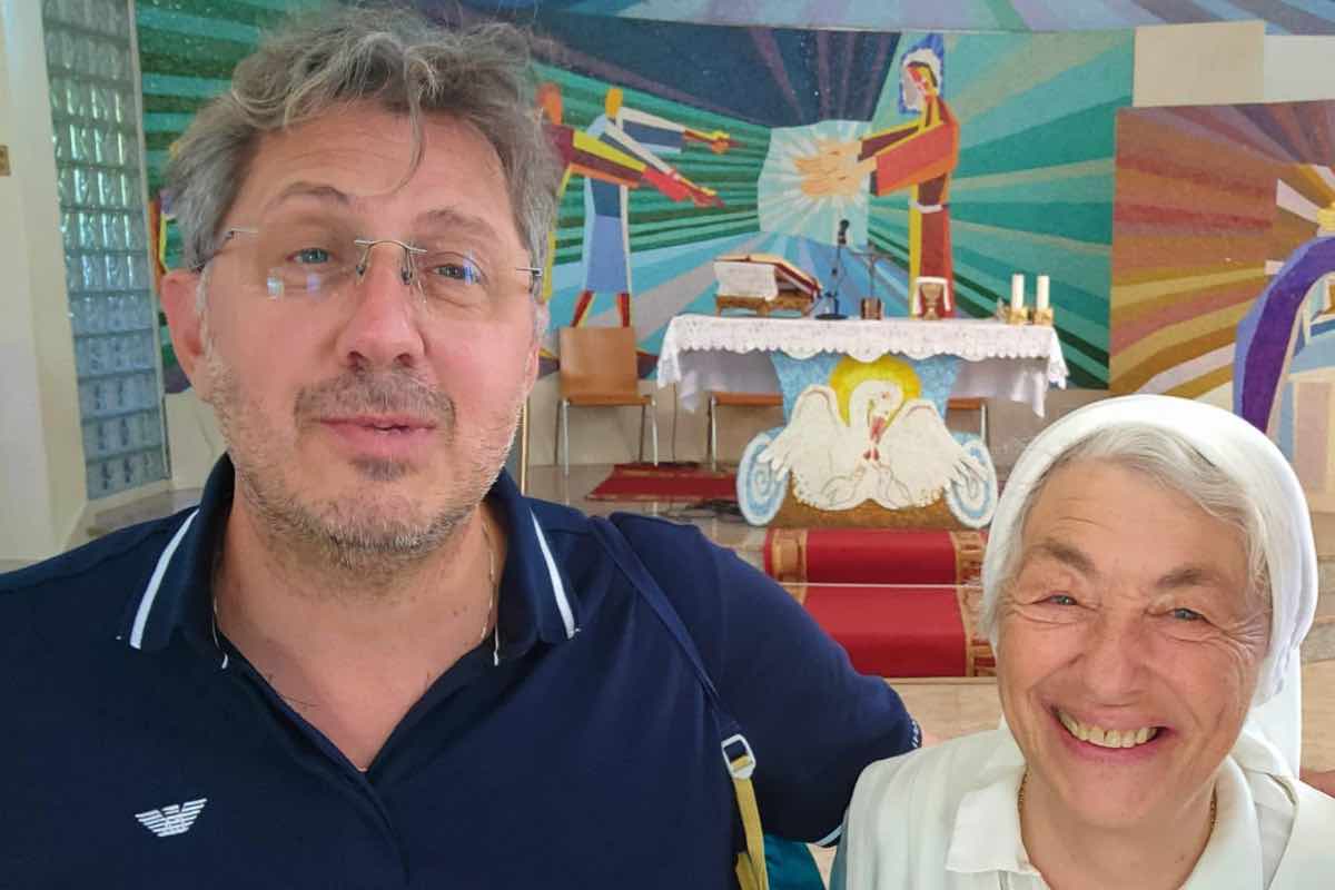 Nel nostro tempo, molti vedono nelle esperienze di Medjugorje un’eco viva del messaggio di Fatima. Maria continua a parlare come Regina della Pace, con una insistenza che è tutta materna: pregate, convertitevi, tornate a Dio.