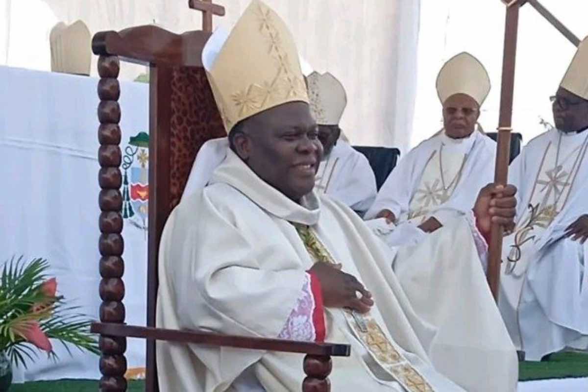Era inoltre Segretario della Conferenza Episcopale del Mozambico
