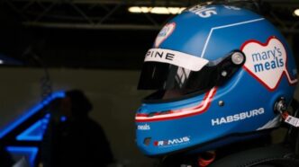 Ferdinand Habsburg con il casco speciale Mary's Meals