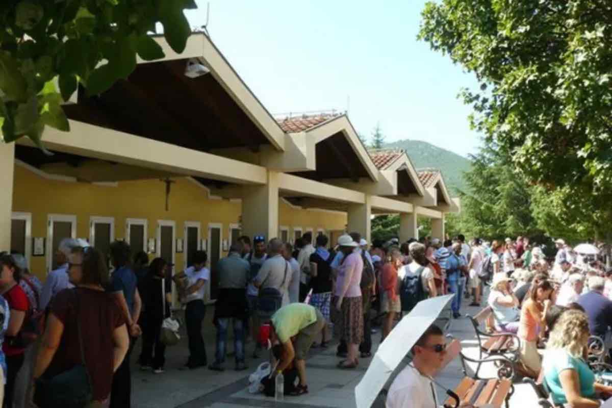 Occorre essere in stato di grazia per ricevere la Comunione, ma la confessione può avvenire qualche giorno prima o dopo, se non ci sono peccati gravi che lo impediscano