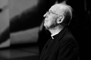 Il testamento spirituale di Ruini racconta gratitudine, famiglia, fede e vocazione, dalla chiamata al sacerdozio alla preghiera finale a Maria.