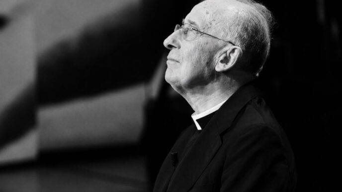 Il testamento spirituale di Ruini racconta gratitudine, famiglia, fede e vocazione, dalla chiamata al sacerdozio alla preghiera finale a Maria.