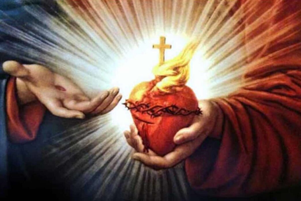 In quelle visioni, Gesù le mostrava il suo Sacro Cuore — ardente d'amore per gli uomini e ferito dai loro peccati — e la incoraggiava a riceverlo spesso nella Comunione