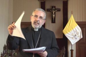 L'arcivescovo di Arequipa, Javier del Río Alba, spiega che il santo timore di Dio aiuta i cristiani a non temere il giudizio degli uomini né la storia.