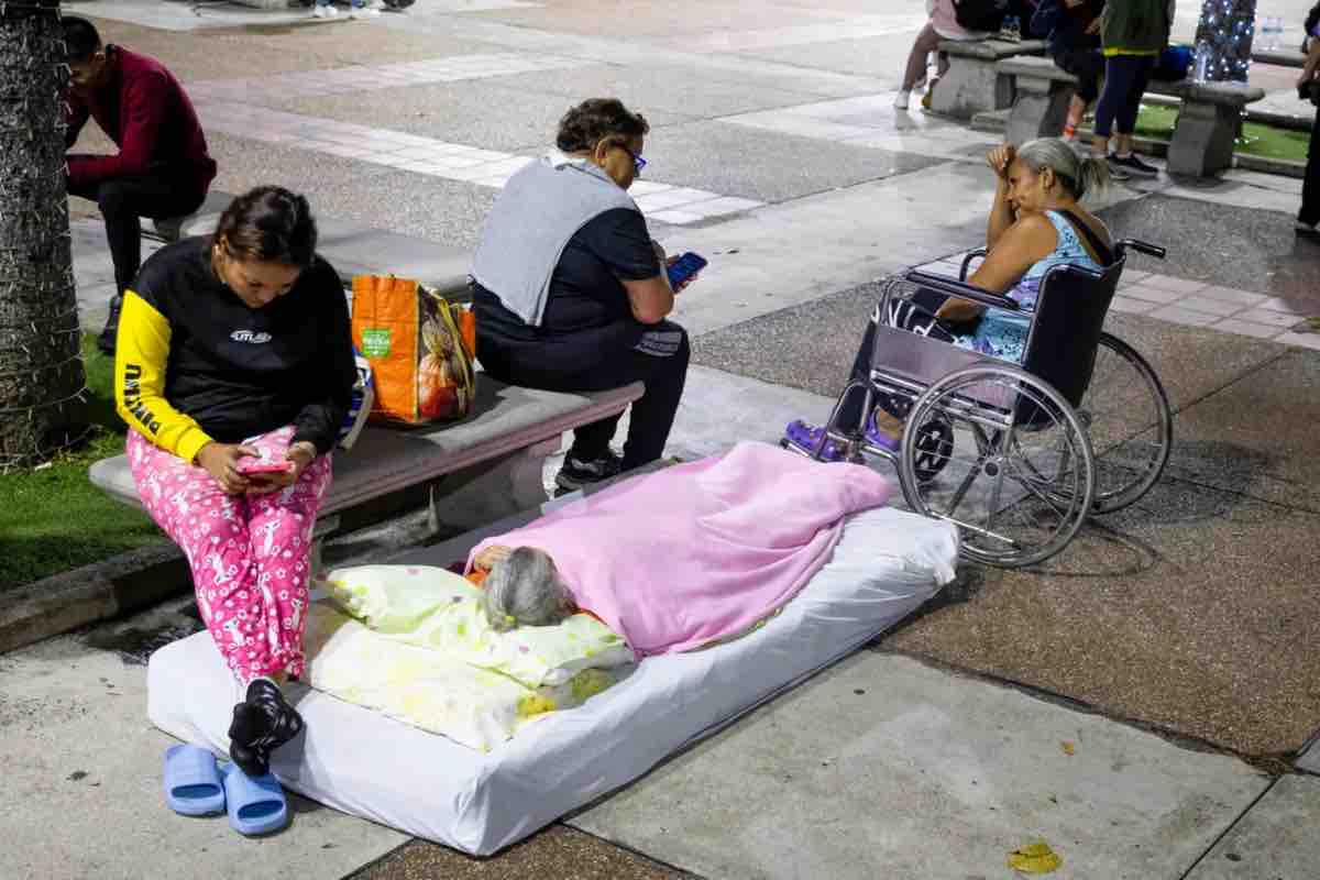 L'impossibilità di dare sepoltura alle vittime diventa così un'ulteriore ferita per tante persone già colpite dal terremoto