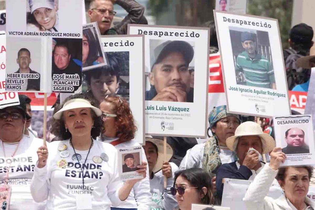 Iniziati i Mondiali 2026 in Messico, ma la Chiesa denuncia: 132mila desaparecidos, tratta di minori e violenza dei cartelli oscurano la festa del calcio.