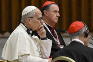 Leone XIV apre il secondo Concistoro del suo pontificato chiedendo ai cardinali lealtà, franchezza e un sostegno forte ed esplicito alla sua missione.