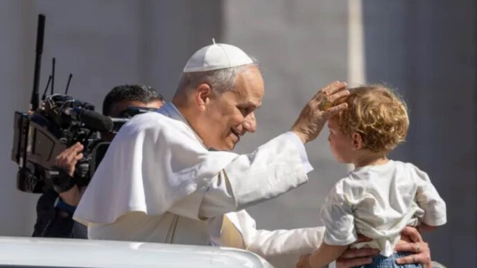 Il Papa esprime vicinanza ai genitori che hanno perso un bambino, con un messaggio di preghiera e consolazione diffuso in occasione della Giornata per la Vita 2026 nelle Chiese di Inghilterra, Galles e Irlanda.
