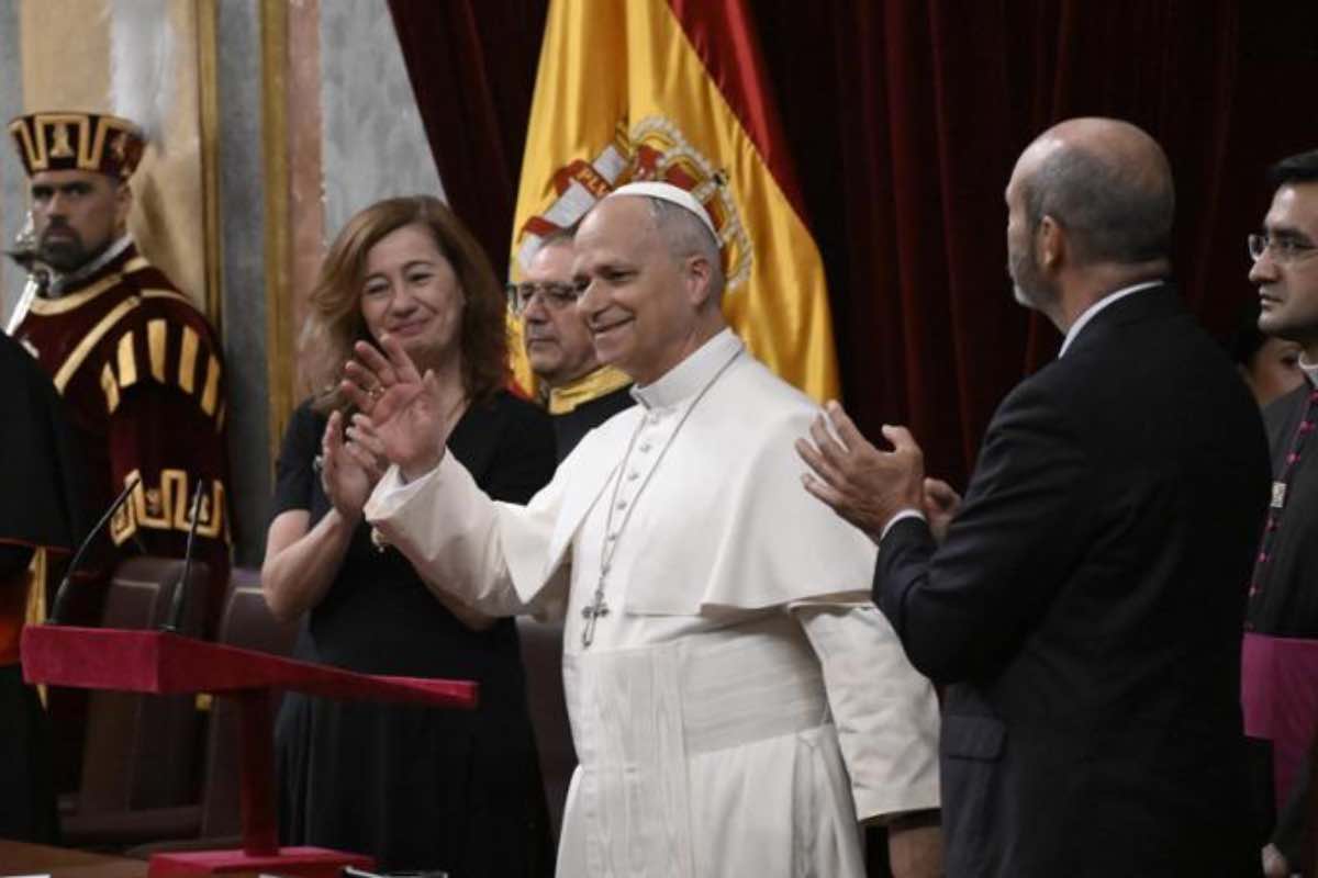 mentre Leone XIV lasciava Tenerife e il suolo spagnolo, la plenaria del Congresso ha approvato l'esame della riforma con 178 voti favorevoli.