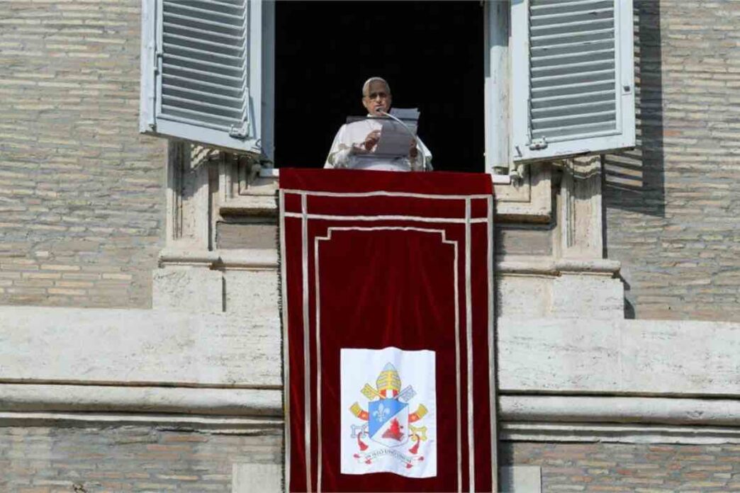 Nell'Angelus dei Santi Pietro e Paolo Papa Leone ricorda che i due apostoli, diversi tra loro, non furono mai avversari ma simbolo di unità nella Chiesa.