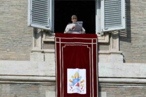 Nell'Angelus dei Santi Pietro e Paolo Papa Leone ricorda che i due apostoli, diversi tra loro, non furono mai avversari ma simbolo di unità nella Chiesa.