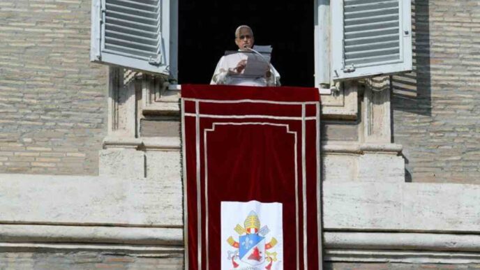 Nell'Angelus dei Santi Pietro e Paolo Papa Leone ricorda che i due apostoli, diversi tra loro, non furono mai avversari ma simbolo di unità nella Chiesa.
