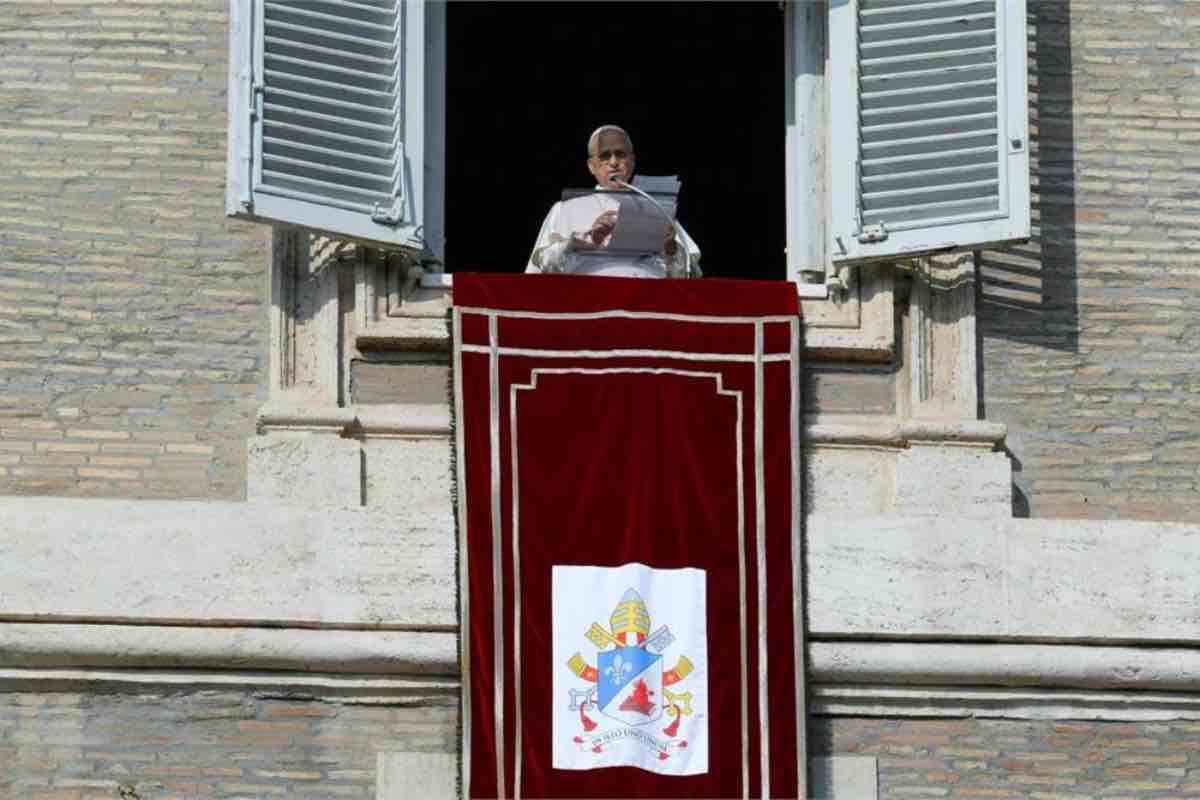 Nell'Angelus dei Santi Pietro e Paolo Papa Leone ricorda che i due apostoli, diversi tra loro, non furono mai avversari ma simbolo di unità nella Chiesa.